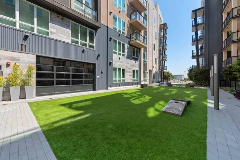 Modern And Lavish Apartment เกลนเดล ภายนอก รูปภาพ