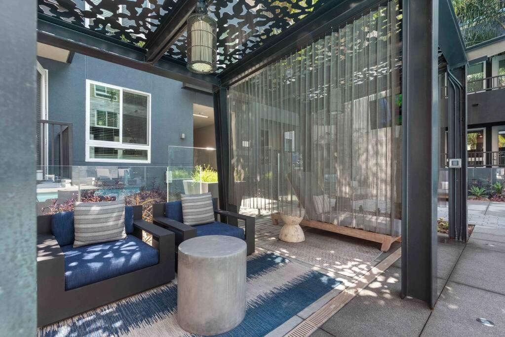 Modern And Lavish Apartment เกลนเดล ภายนอก รูปภาพ